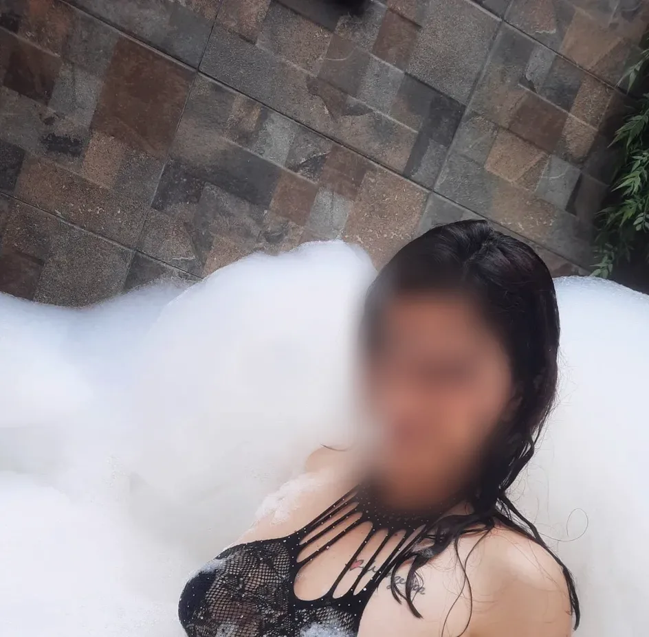 Angela, 26
