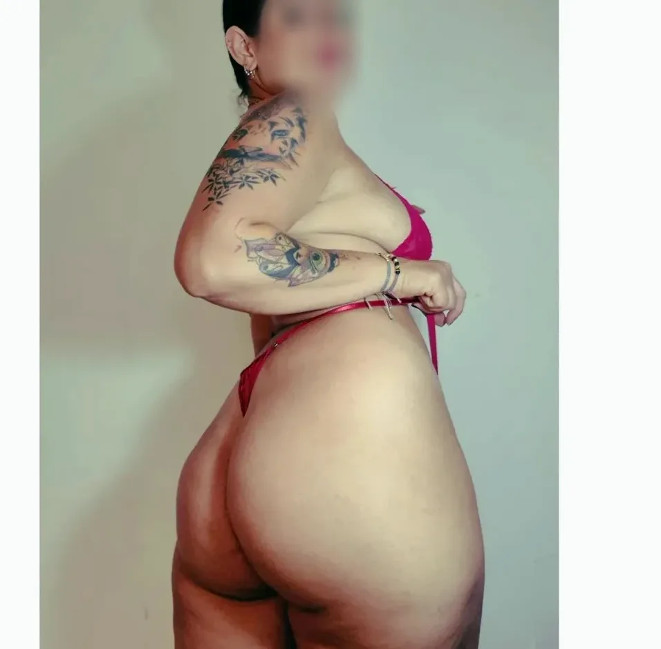 Angela, 33