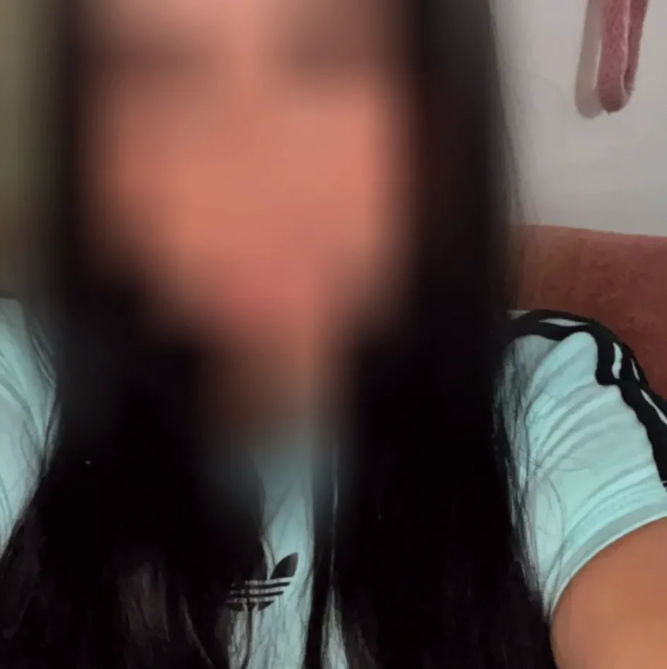 Anneke, 25