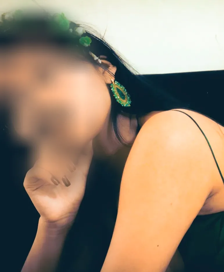 Emma, 25