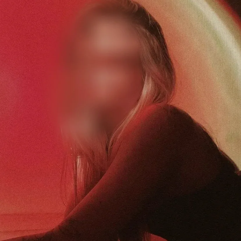 Naomi, 23