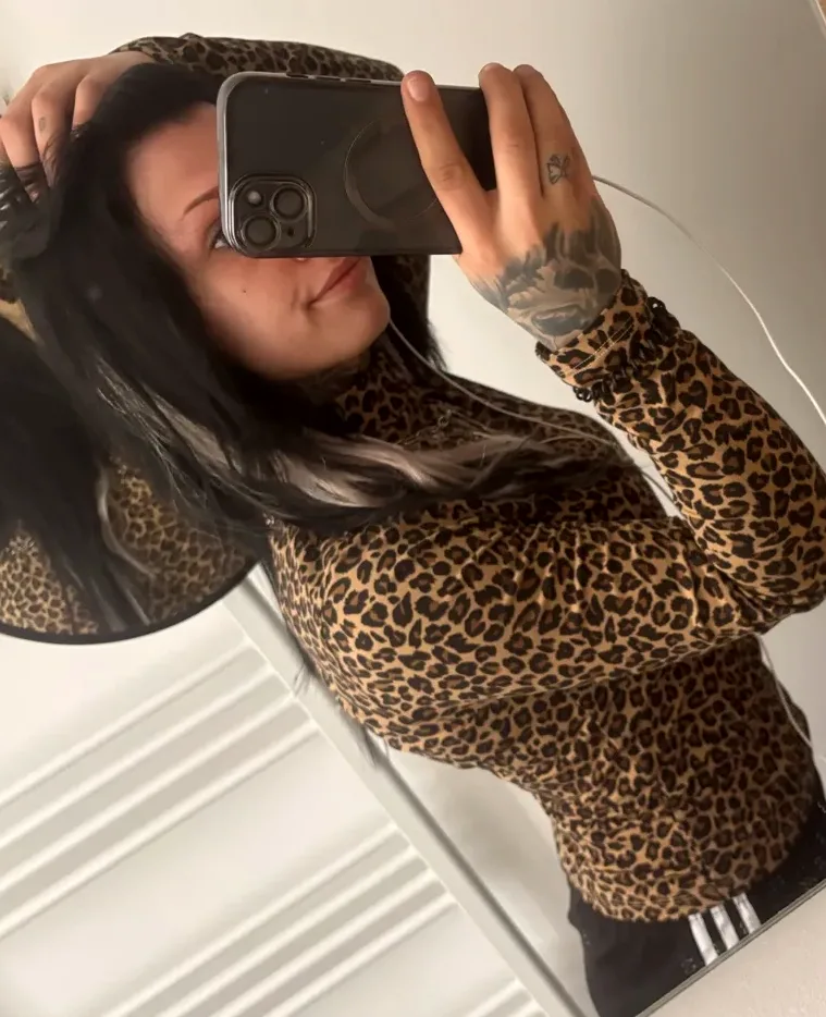 Nikki, 20
