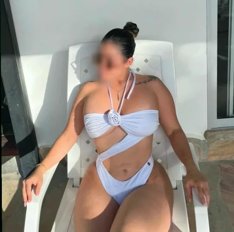 Nour, 28