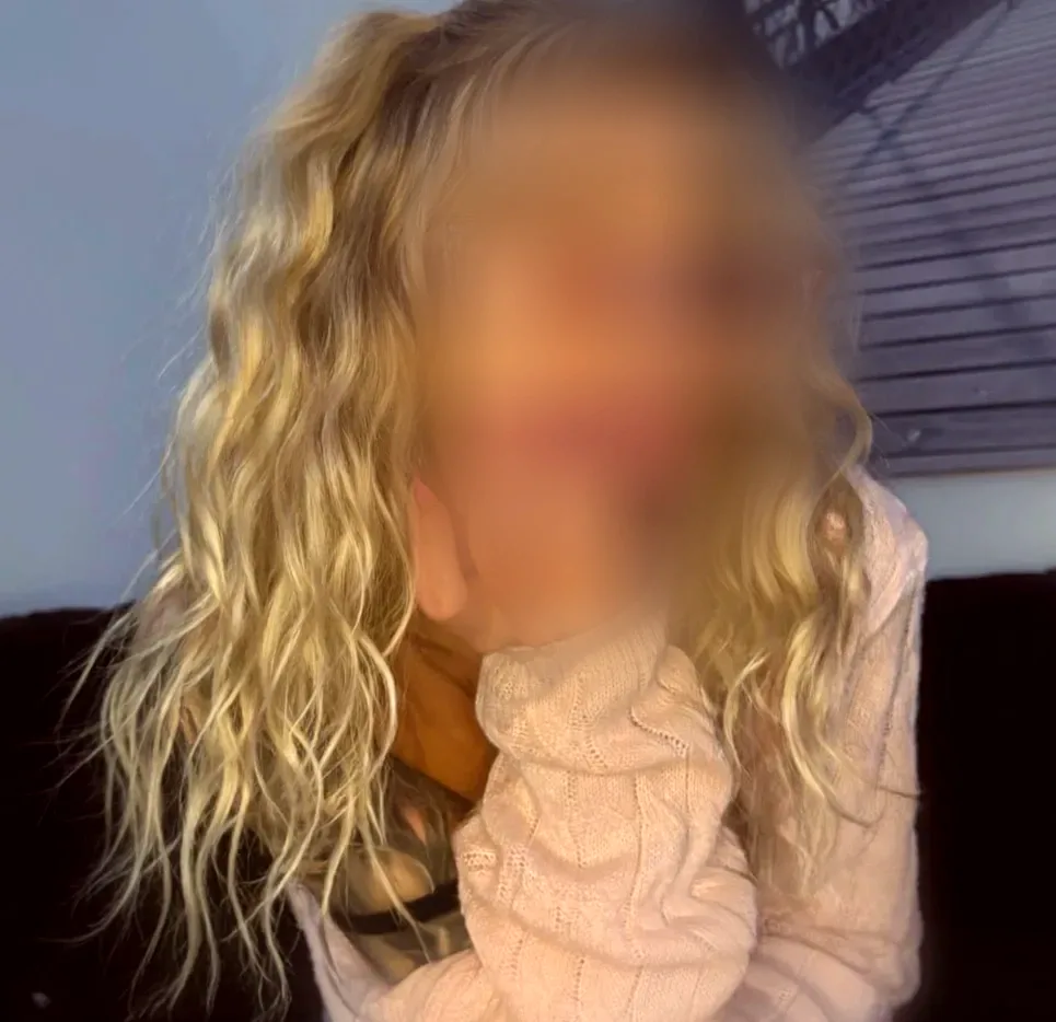 Shania, 23